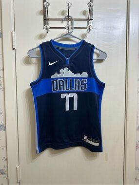 Nike Dallas Mavericks Luka Dončić #77 Navy Blue Basketball Jersey SZ Small